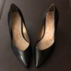 Black leather Sam Edelman Pointy Toe low heel shoe